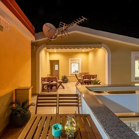 Apartment Karmen - Poolhouse Vir