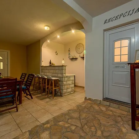 Karmen - Poolhouse Apartament Vir