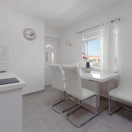 Apartament Karmen - Poolhouse