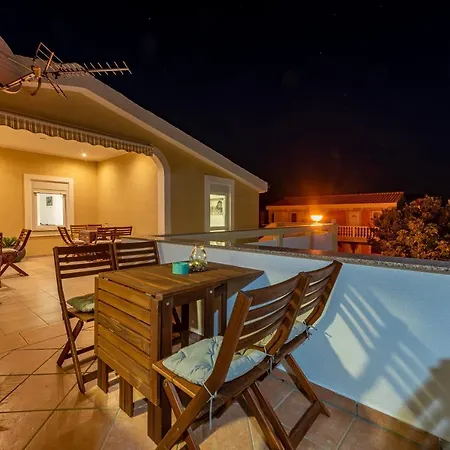 Karmen - Poolhouse Apartament *