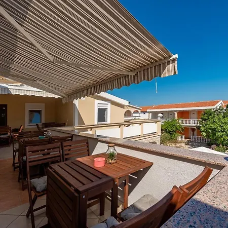 Karmen - Poolhouse Вир