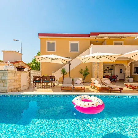Karmen - Poolhouse Apartment
