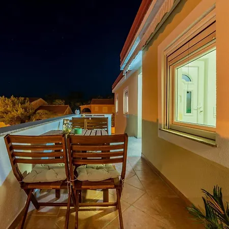 Apartament Karmen - Poolhouse Vir