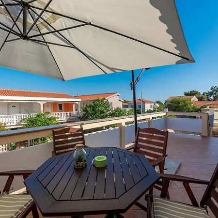 Apartment Karmen - Poolhouse *