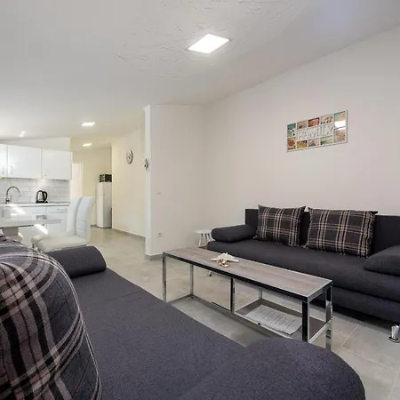 Karmen - Poolhouse Apartment Vir