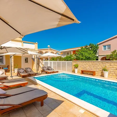 Karmen - Poolhouse *