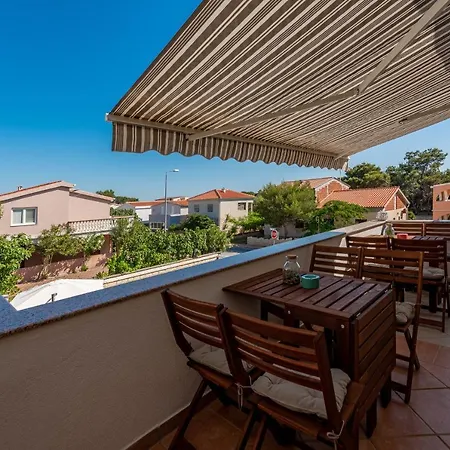 Apartament Karmen - Poolhouse Vir