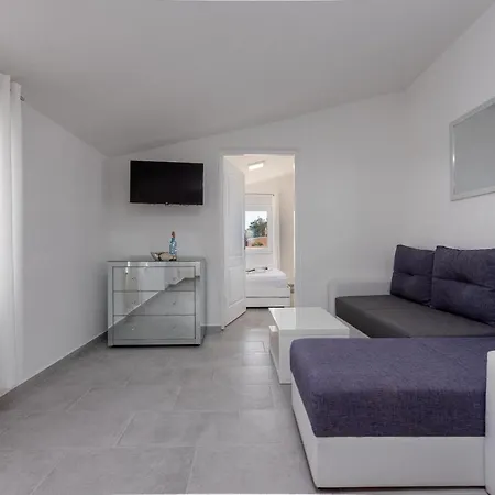 Karmen - Poolhouse Apartment Vir
