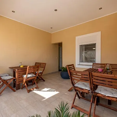 Karmen - Poolhouse Apartament Vir