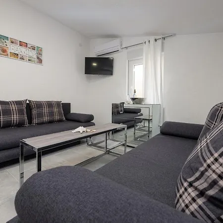 Apartment Karmen - Poolhouse Vir