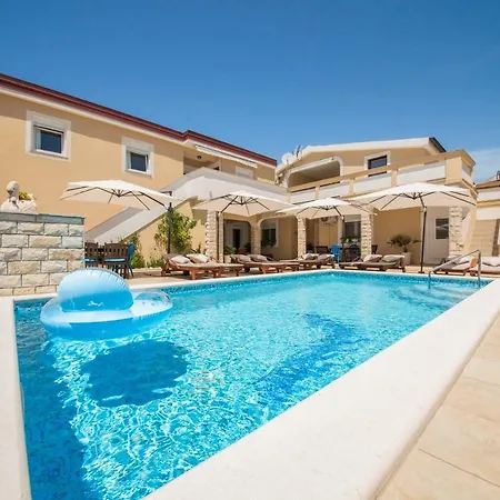 Apartmán Karmen - Poolhouse