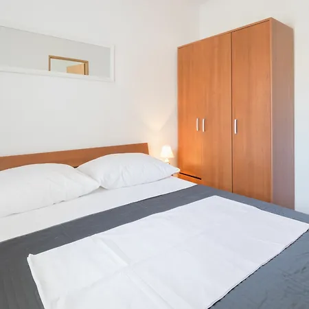 Apartament Karmen - Poolhouse Vir