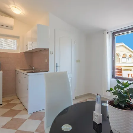Apartment Karmen - Poolhouse
