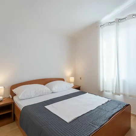 Apartament Karmen - Poolhouse Vir