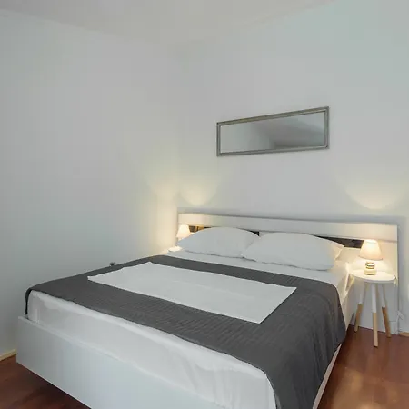 Karmen - Poolhouse Apartment Vir