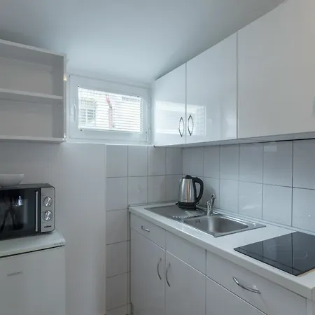 Karmen - Poolhouse Apartment Vir