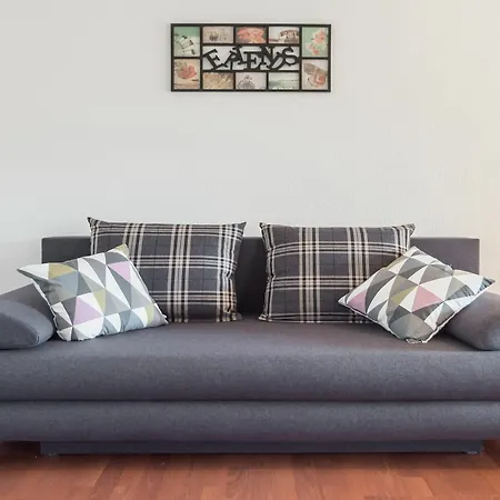 Karmen - Poolhouse דירה