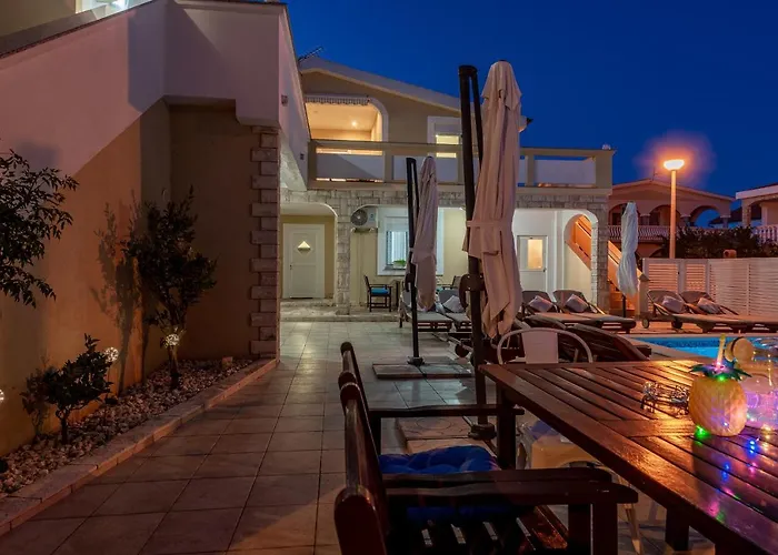 Apartment Karmen - Poolhouse *