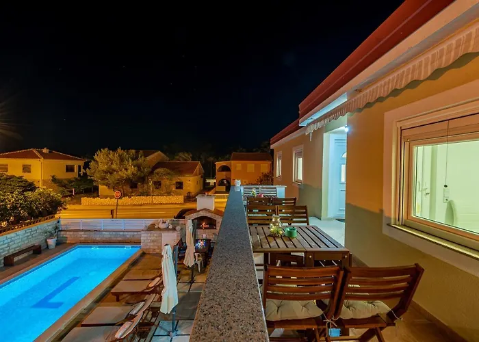 Karmen - Poolhouse Apartament