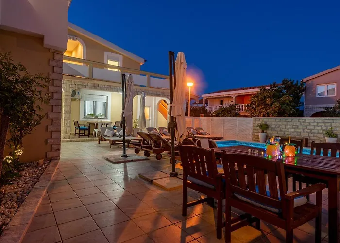 Karmen - Poolhouse Apartament