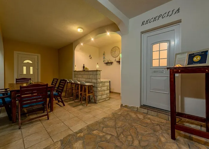 Karmen - Poolhouse Apartament Vir