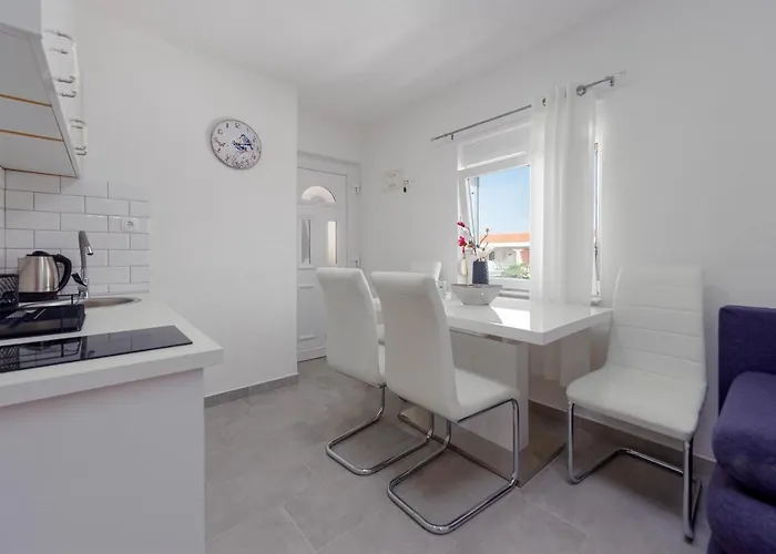 Apartment Karmen - Poolhouse