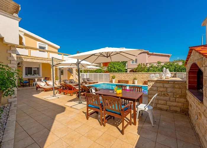 Karmen - Poolhouse Apartament *