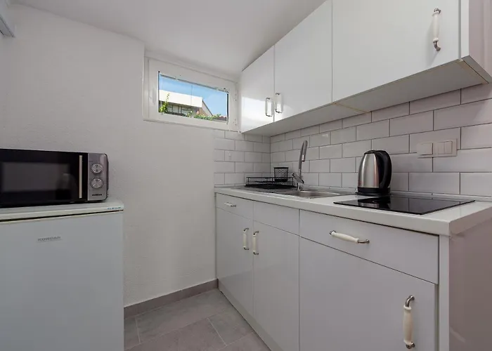 Karmen - Poolhouse *