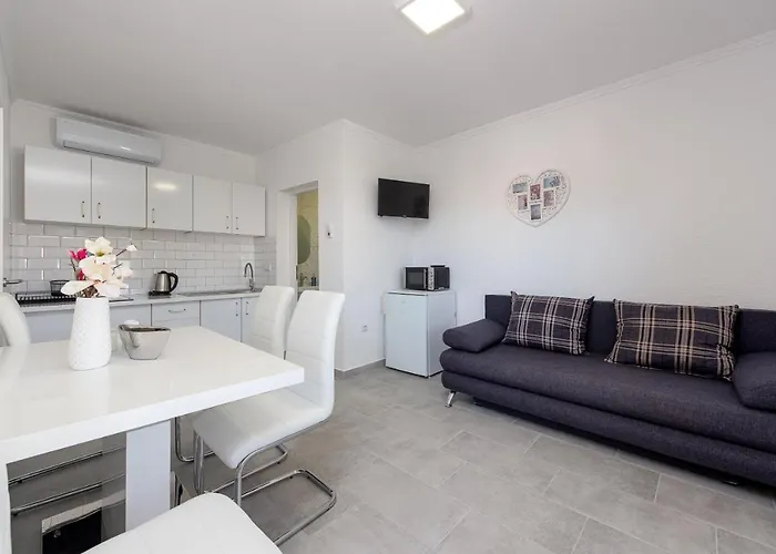 Karmen - Poolhouse *