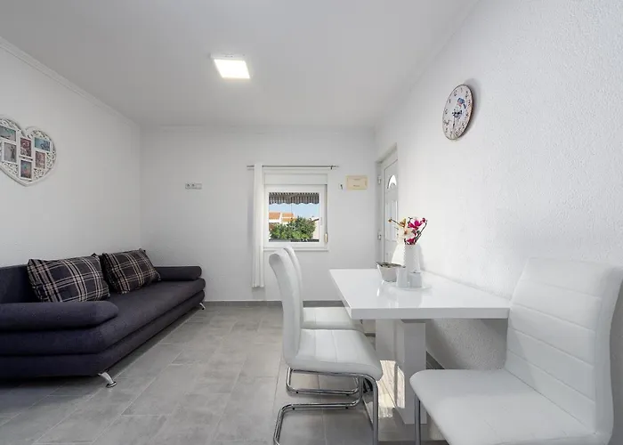 Apartman Karmen - Poolhouse