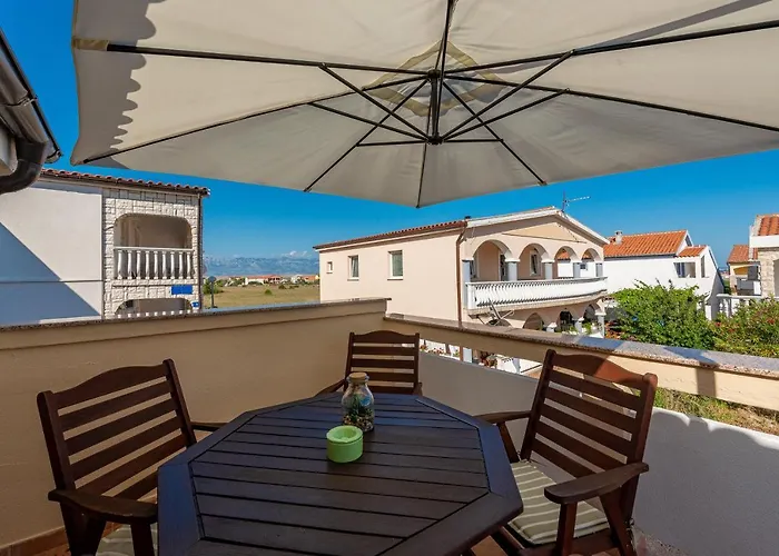 Karmen - Poolhouse Apartament