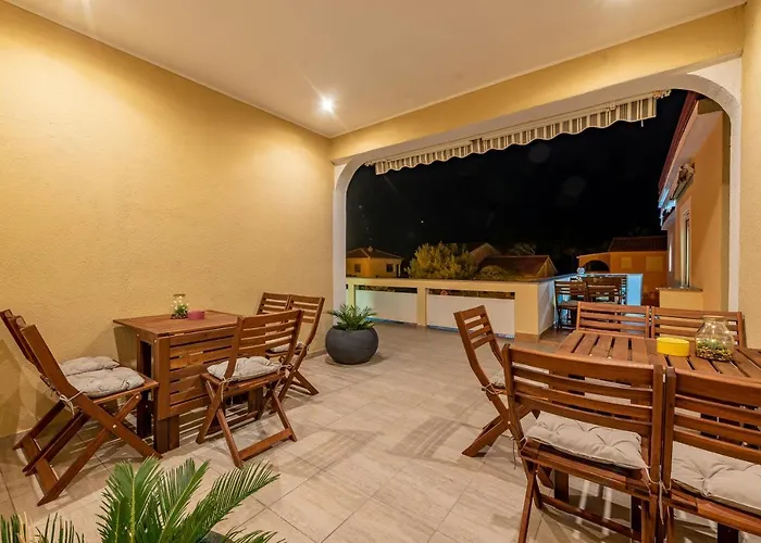 Karmen - Poolhouse Apartament