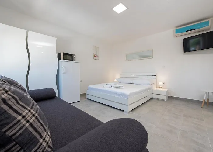 Apartment Karmen - Poolhouse