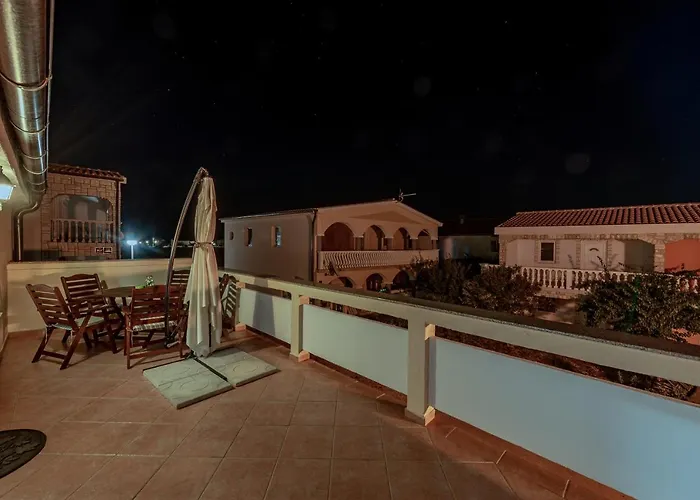 Karmen - Poolhouse *