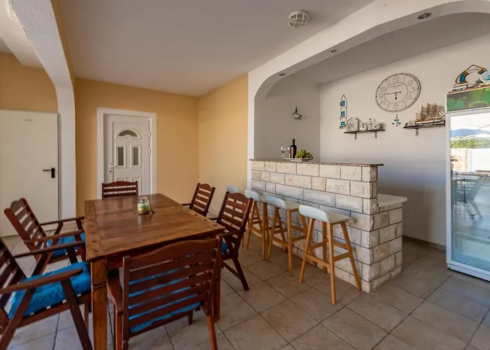 Karmen - Poolhouse *