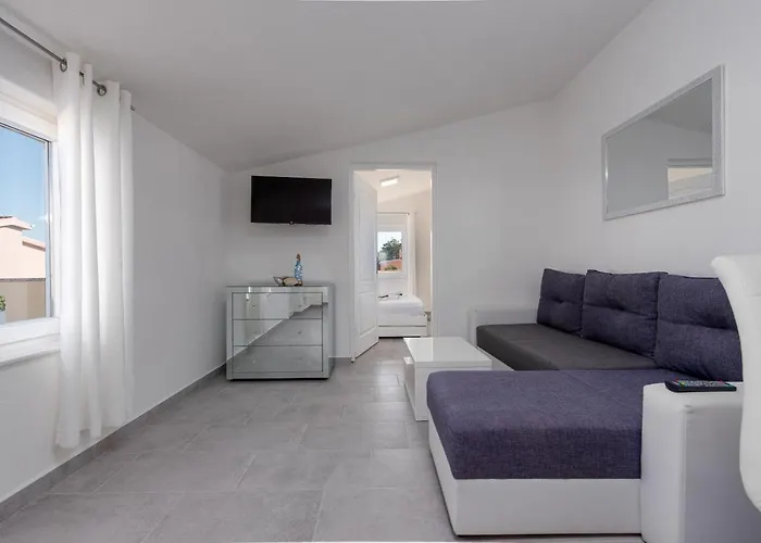 Karmen - Poolhouse Apartman Vir