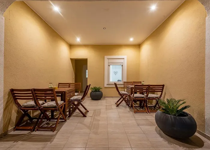 Karmen - Poolhouse Apartman *