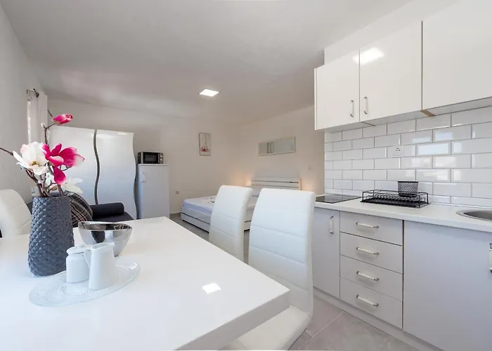 Karmen - Poolhouse *