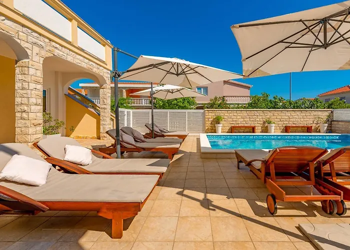 Apartament Karmen - Poolhouse Vir