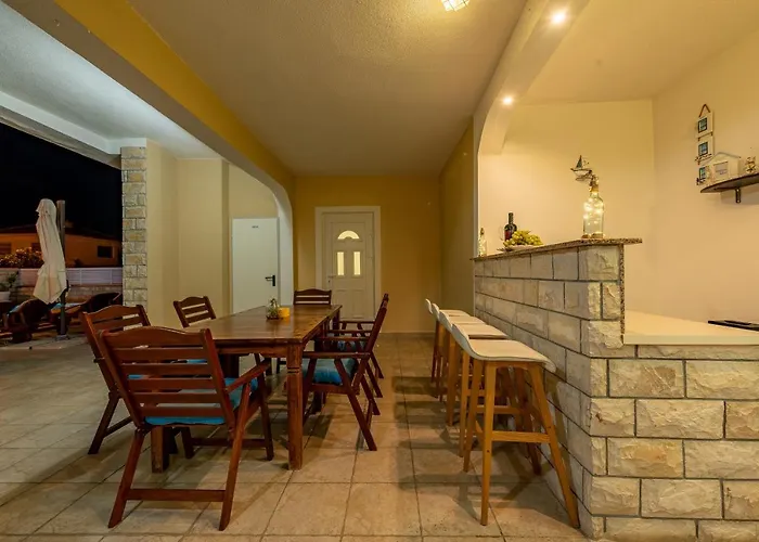 Karmen - Poolhouse Apartament *
