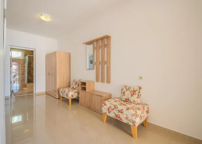 Karmen - Poolhouse Apartment *