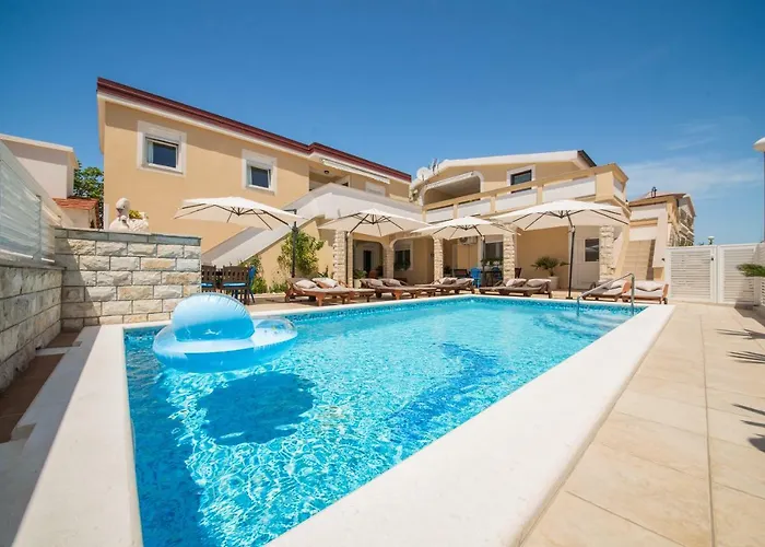 Apartment Karmen - Poolhouse