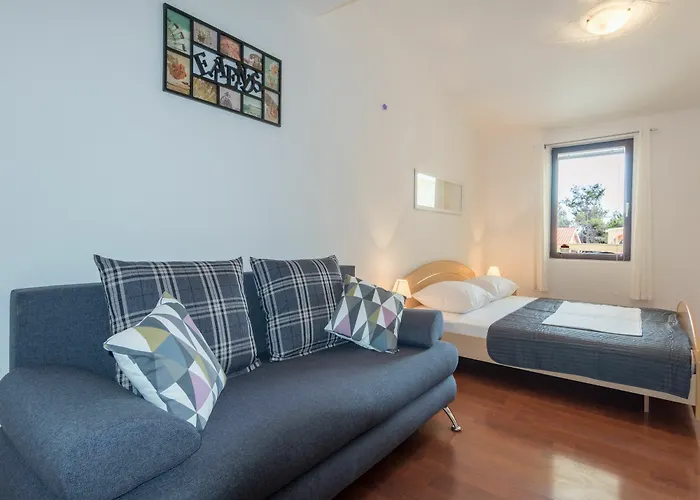 Karmen - Poolhouse Apartman