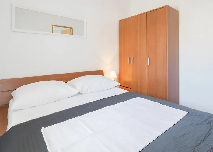 Apartman Karmen - Poolhouse Vir