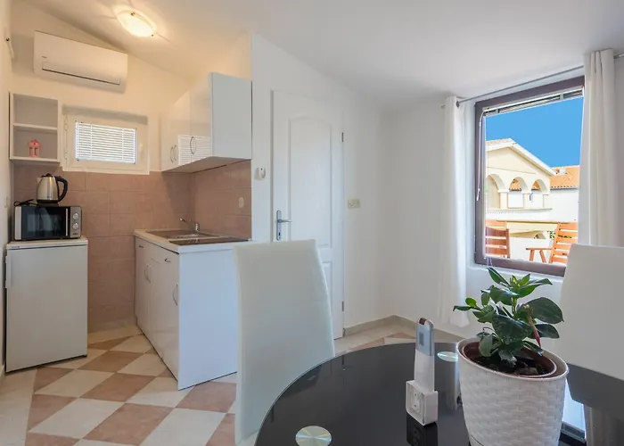 Apartment Karmen - Poolhouse