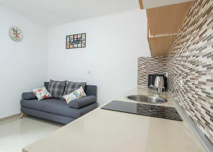 Karmen - Poolhouse Apartment Vir