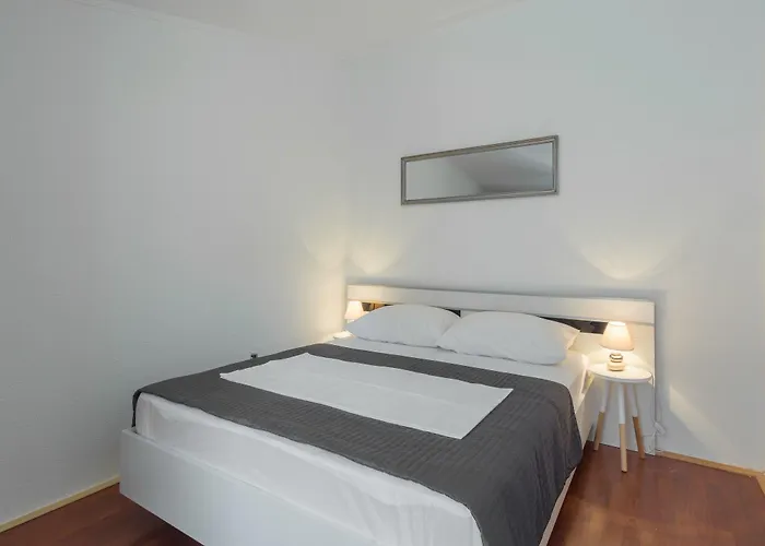 Karmen - Poolhouse Apartment Vir