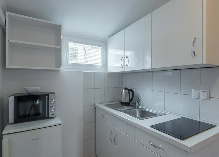 Karmen - Poolhouse Apartment Vir