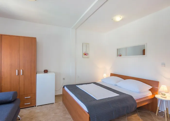 Apartment Karmen - Poolhouse