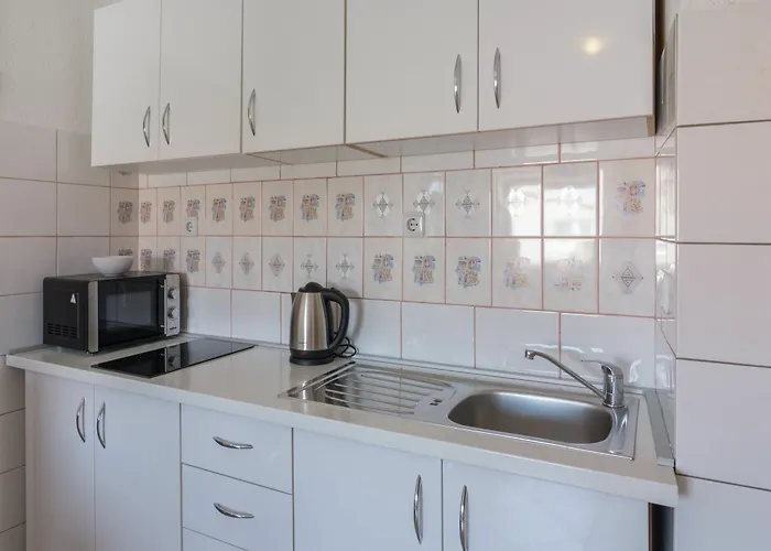 Karmen - Poolhouse Apartman *